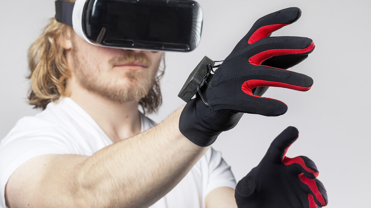 Vr по сети. Manus VR. Перчатка плейстейшн ВР. VR перчатки. VR-очки + перчатка.